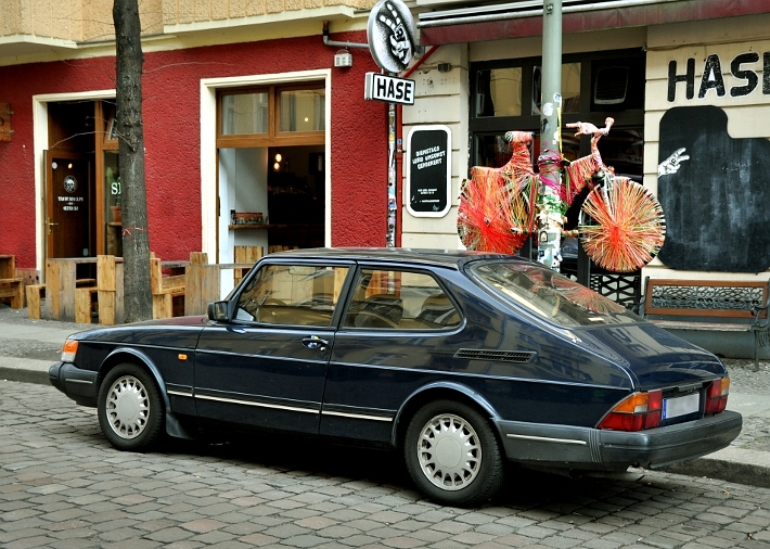 saab-900-street-art